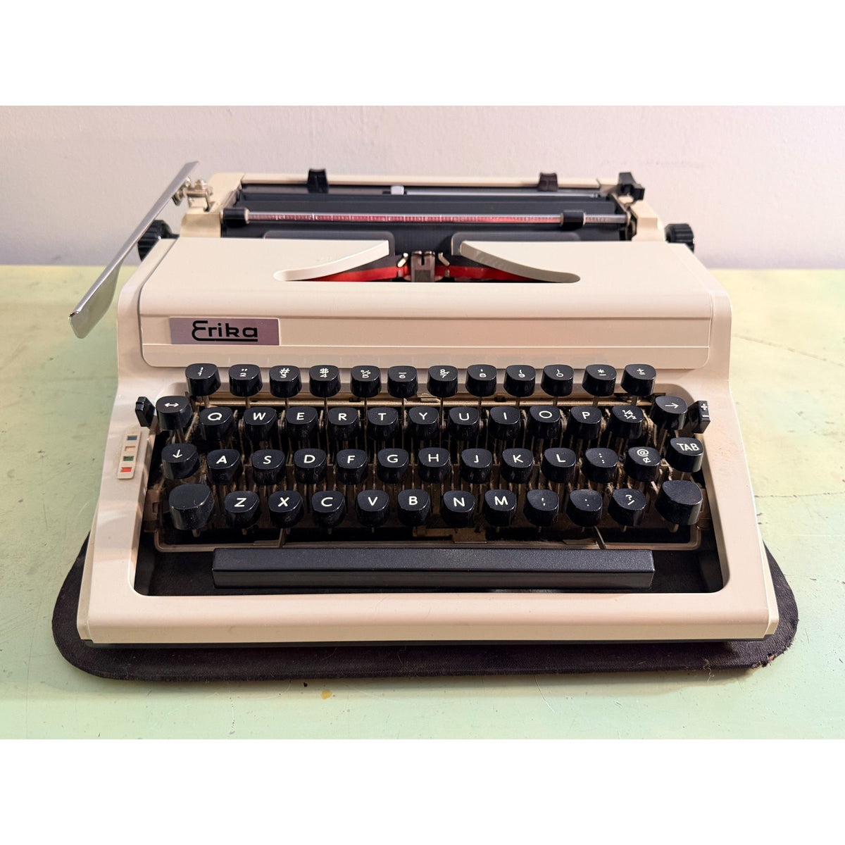 1978 Erika Model 40 Portable Typewriter • QWERTY keyboard • East German w/Case