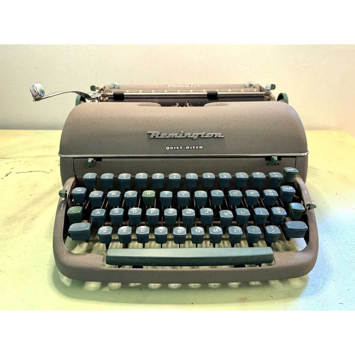 1958 Remington Quiet-Riter Typewriter w/Miracle Tab • Serviced USA-Made Portable