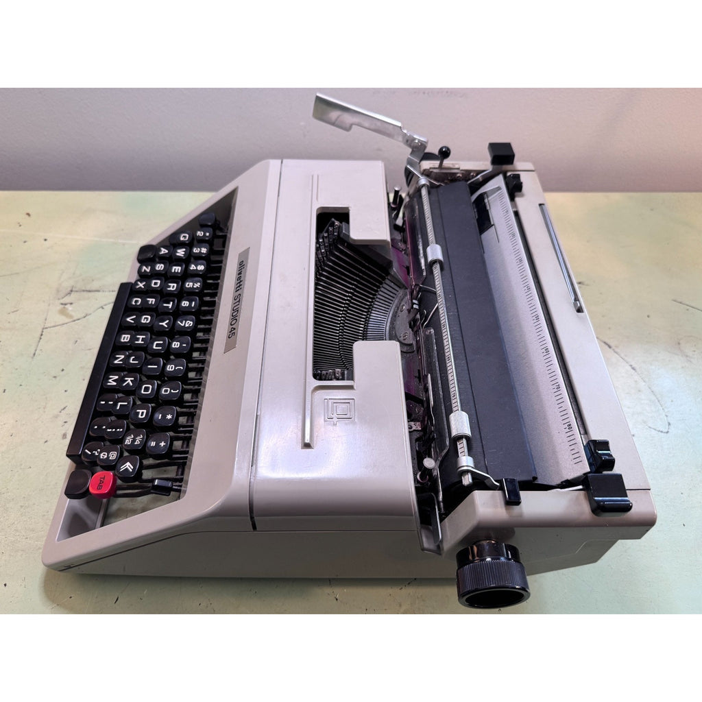 Tan Olivetti Studio 45 Typewriter • Barcelona, Spain • Tested, w/Case & Papers