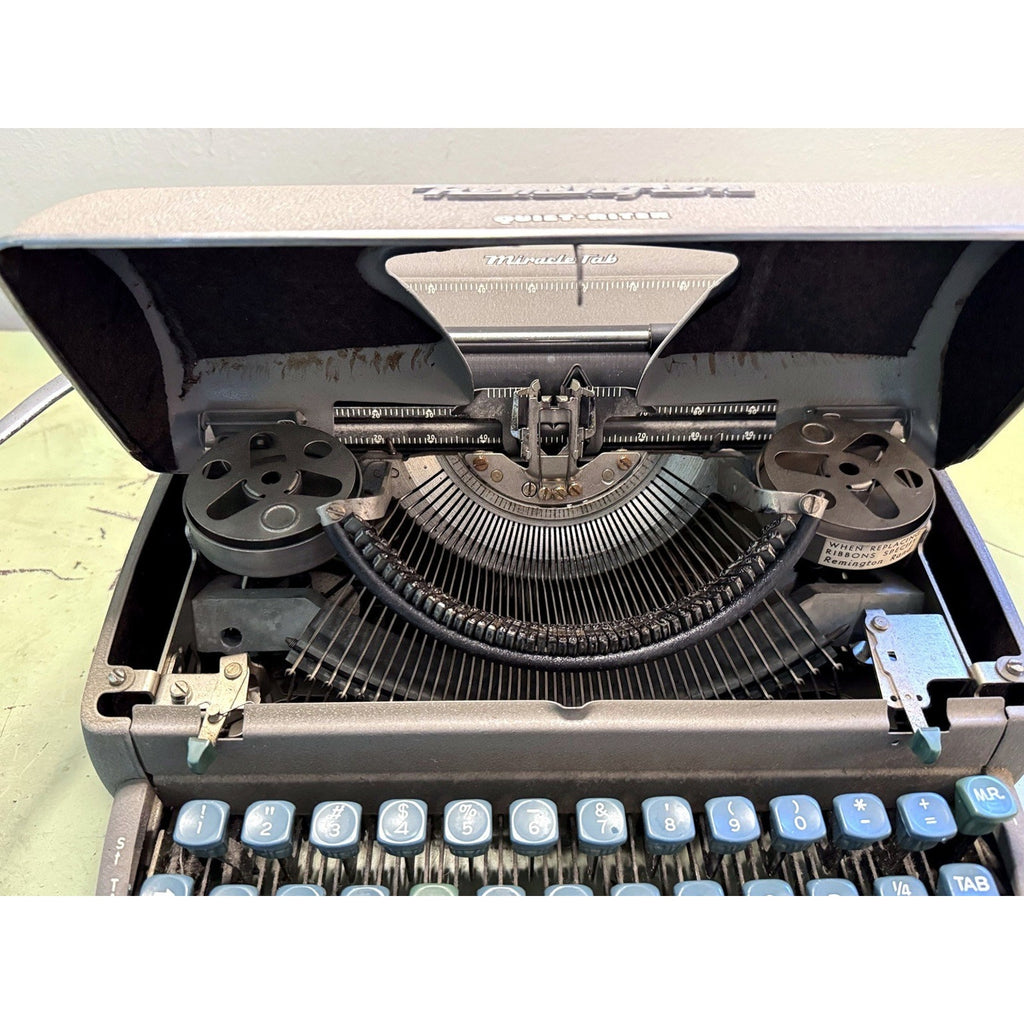 1958 Remington Quiet-Riter Typewriter w/Miracle Tab • Serviced USA-Made Portable