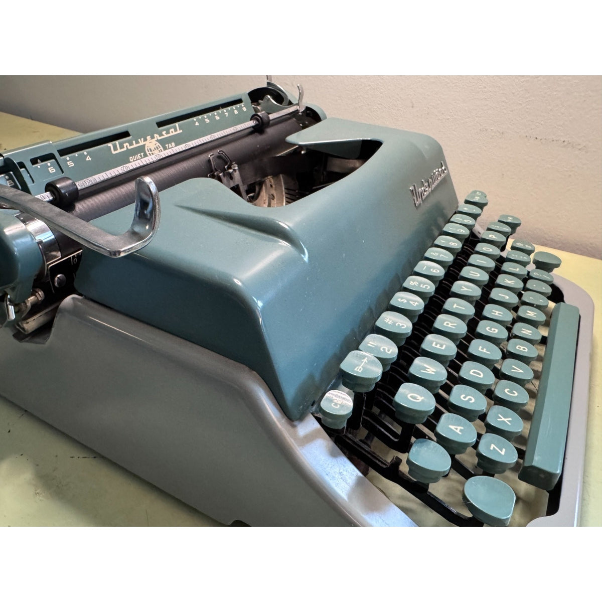 1956 Underwood Universal Quiet Tab Typewriter • Tested, Blue-Green w/ Case