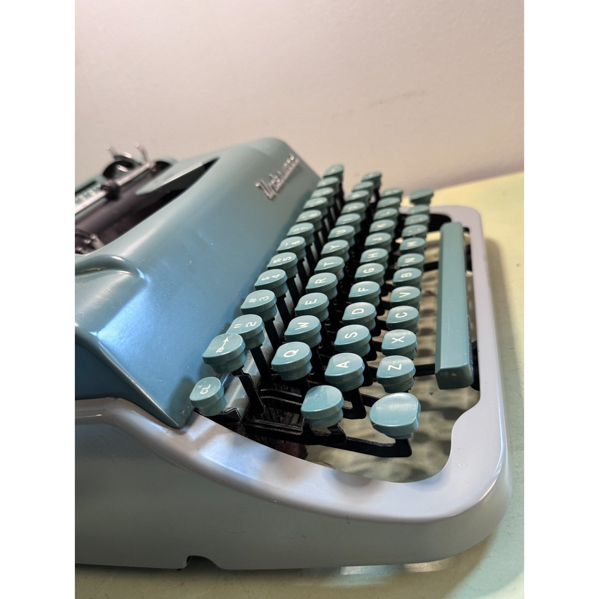 1956 Underwood Universal Quiet Tab Typewriter • Tested, Blue-Green w/ Case