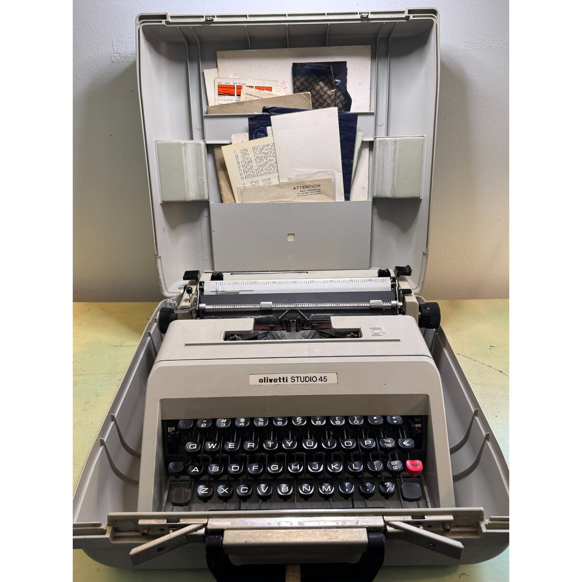 Tan Olivetti Studio 45 Typewriter • Barcelona, Spain • Tested, w/Case & Papers