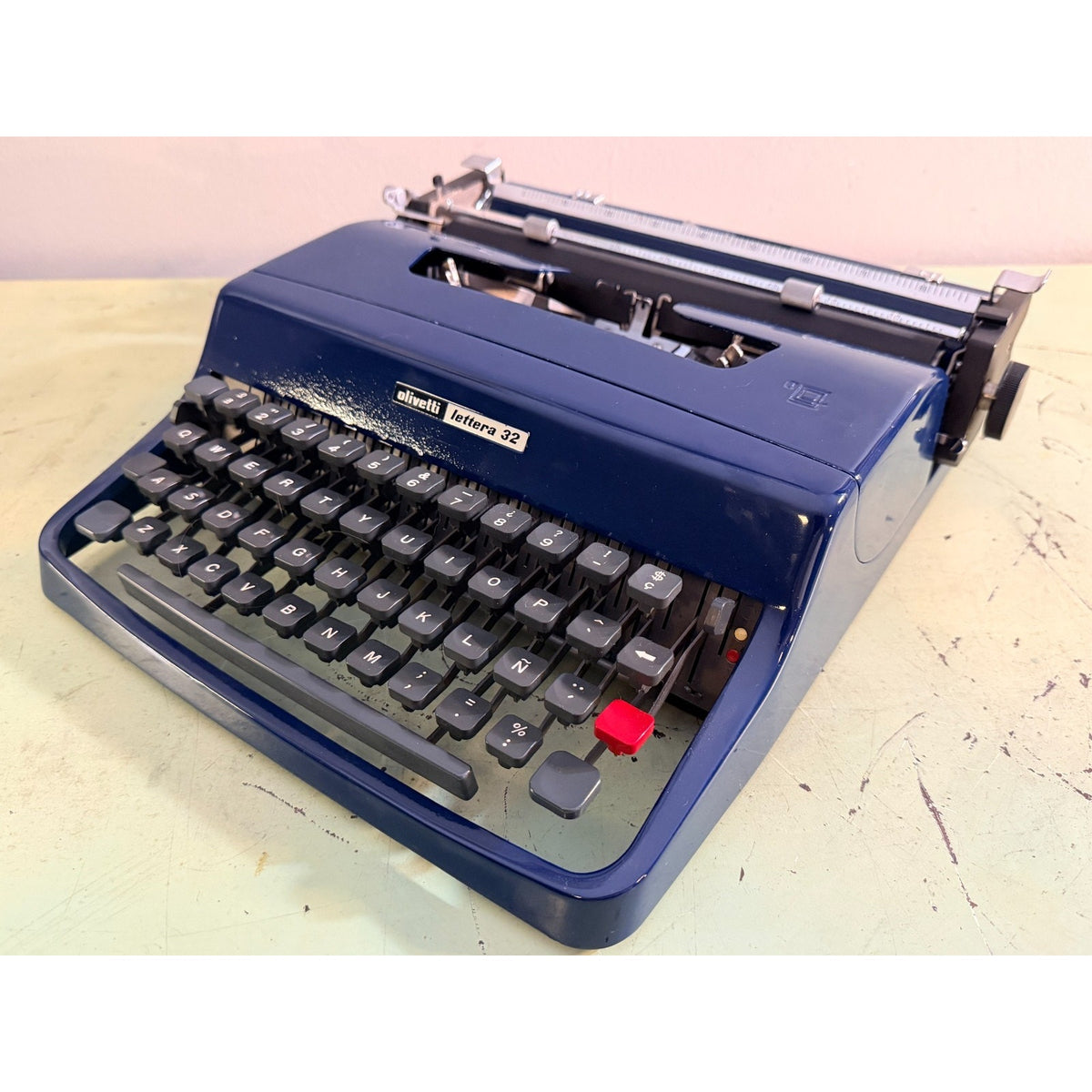 1974 Olivetti Lettera 32 Typewriter • Rare Deep Navy Blue • 085 Cubic Typeface