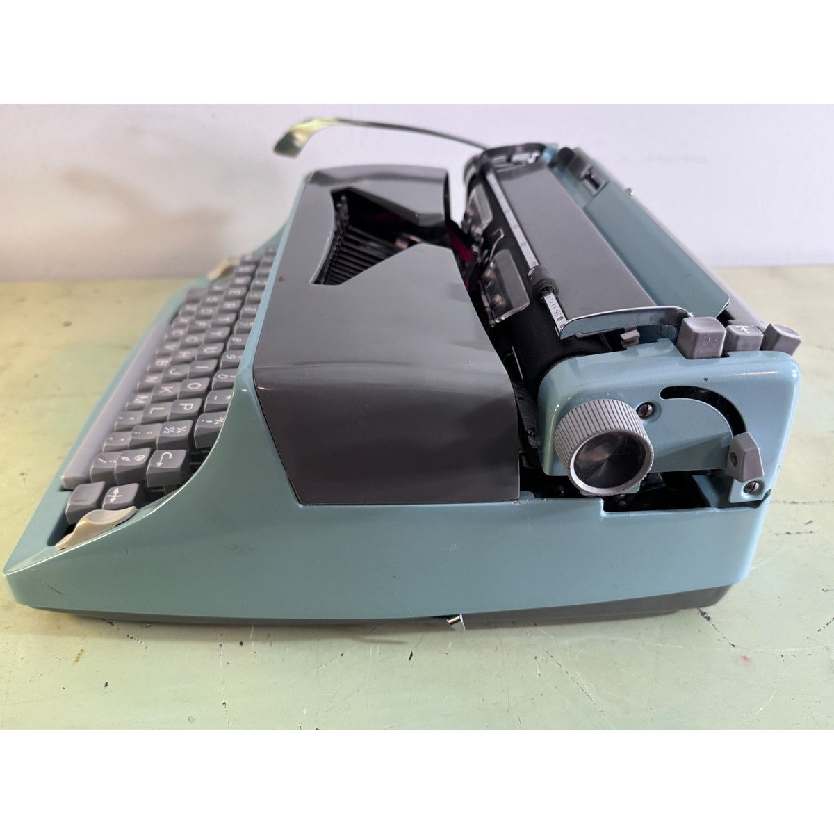 1969 Consul 221 Typewriter • Seafoam Blue & Slate Gray • w/Case, Key, Extras