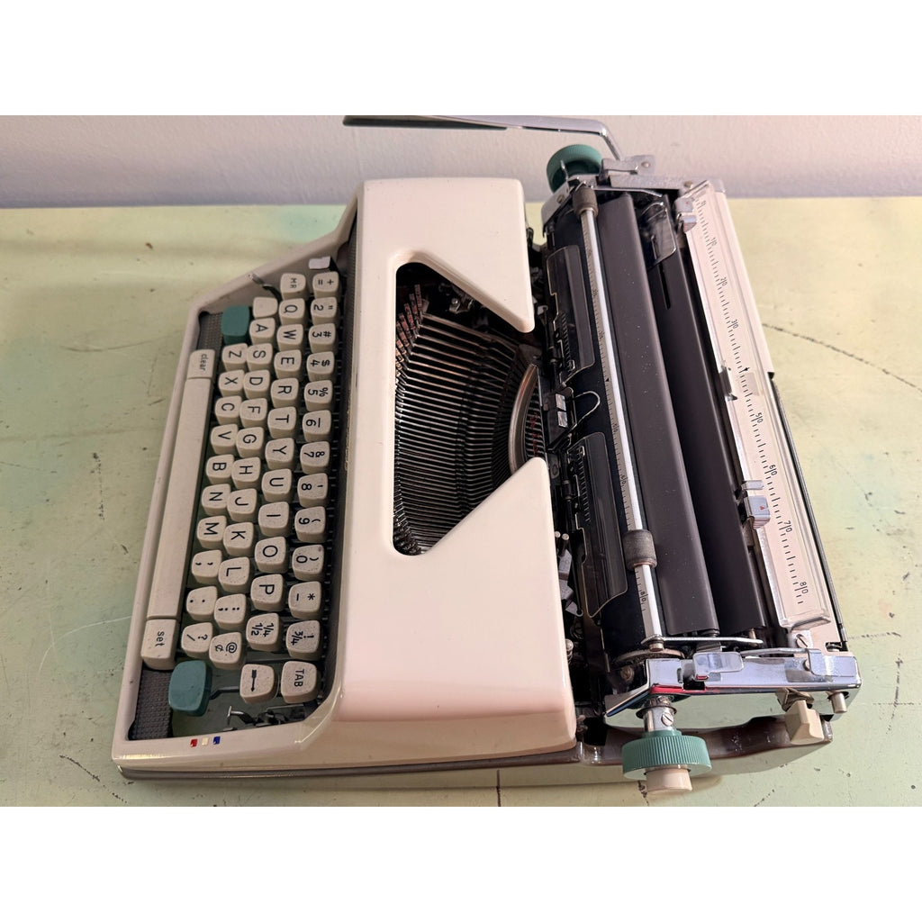 Olympia SM7 De Luxe Typewriter • Cream & Taupe • West Germany w/Case