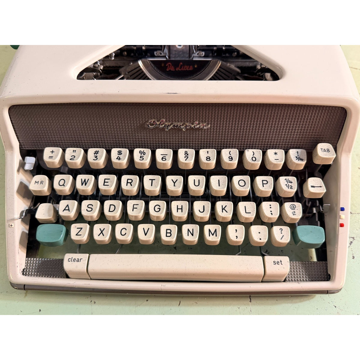 Olympia SM7 De Luxe Typewriter • Cream & Taupe • West Germany w/Case