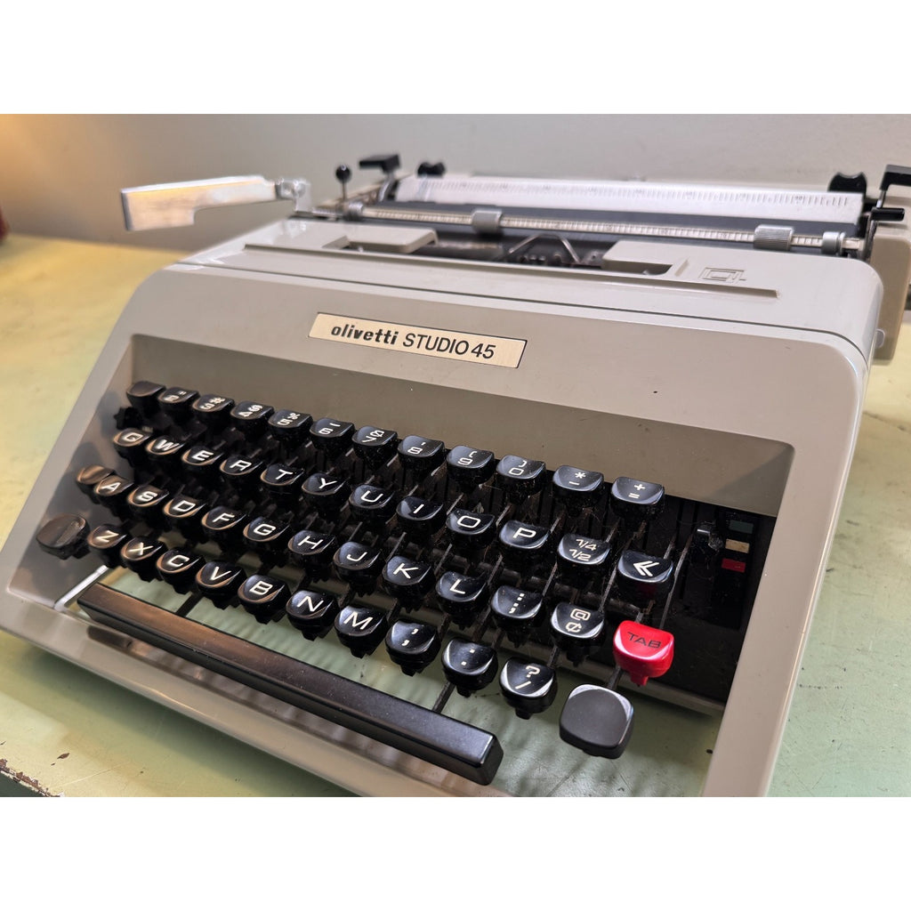 Tan Olivetti Studio 45 Typewriter • Barcelona, Spain • Tested, w/Case & Papers