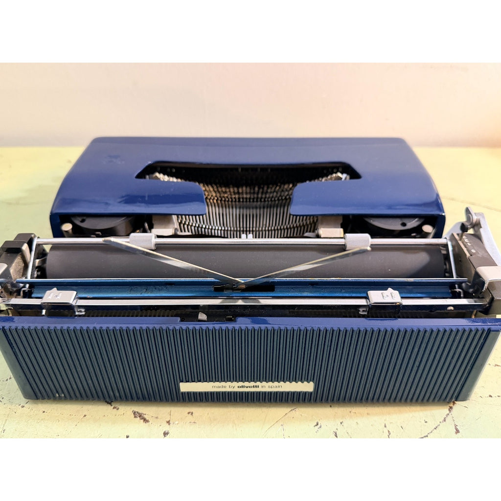1974 Olivetti Lettera 32 Typewriter • Rare Deep Navy Blue • 085 Cubic Typeface