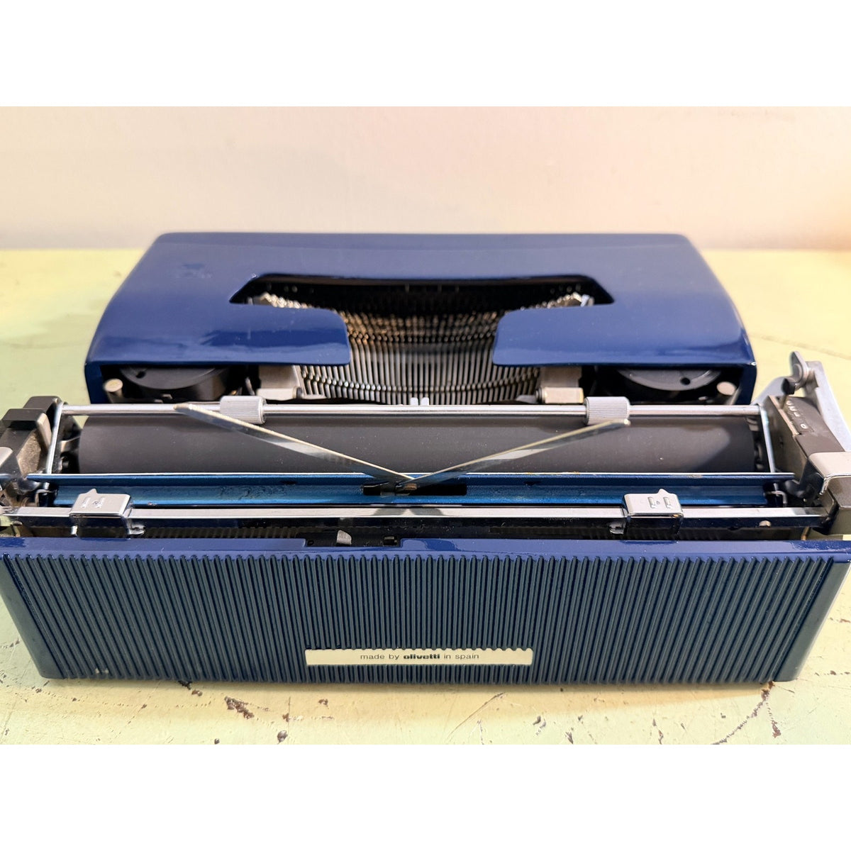 1974 Olivetti Lettera 32 Typewriter • Rare Deep Navy Blue • 085 Cubic Typeface