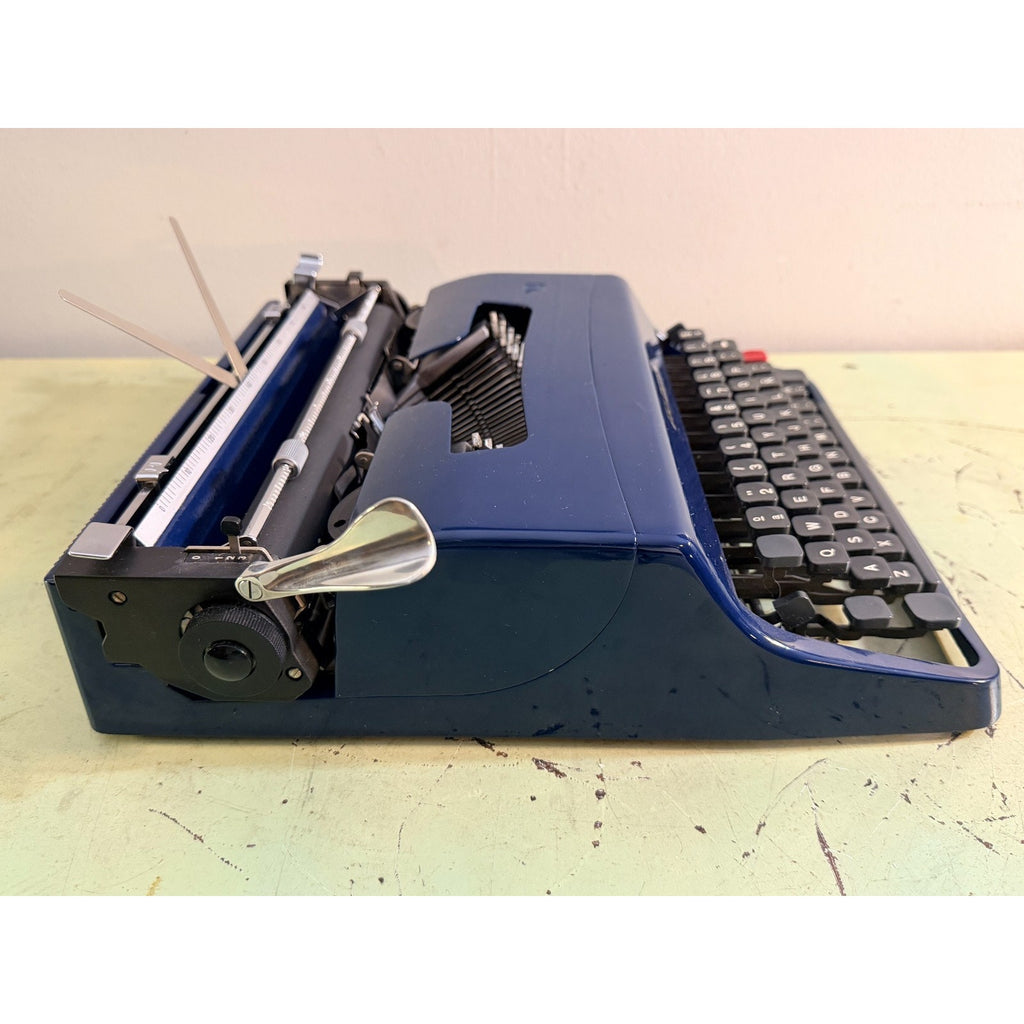 1974 Olivetti Lettera 32 Typewriter • Rare Deep Navy Blue • 085 Cubic Typeface