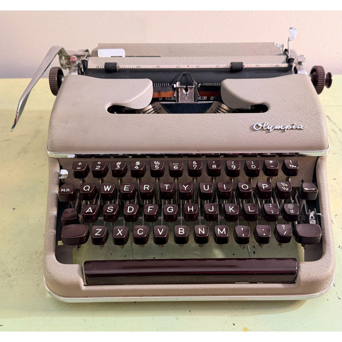 Gray Olympia SM3 Typewriter • Chocolate Keys • w/Cleaning Kit & Case • Tested
