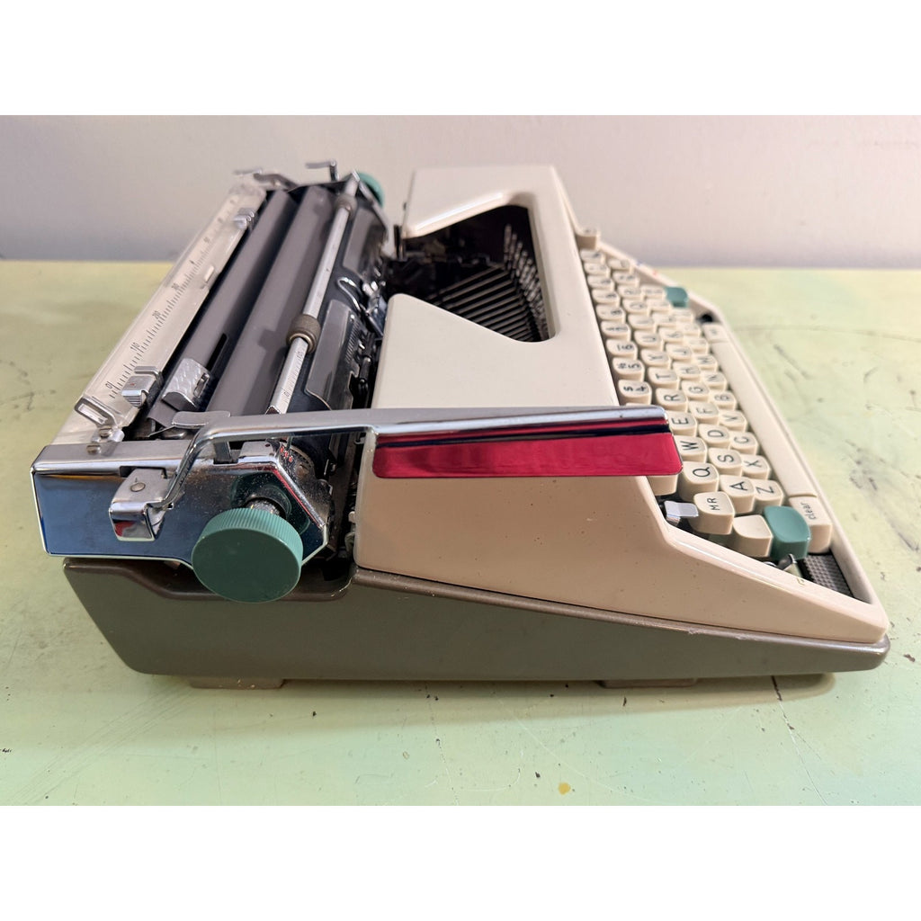 Olympia SM7 De Luxe Typewriter • Cream & Taupe • West Germany w/Case