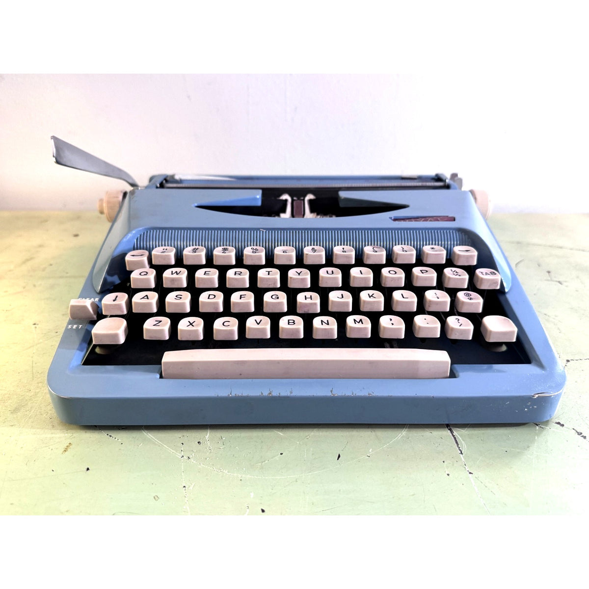 Powder Blue Royal Parade Typewriter • Cleaned & Tested w/Case • Holland-Made