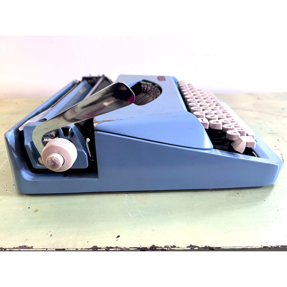Powder Blue Royal Parade Typewriter • Cleaned & Tested w/Case • Holland-Made