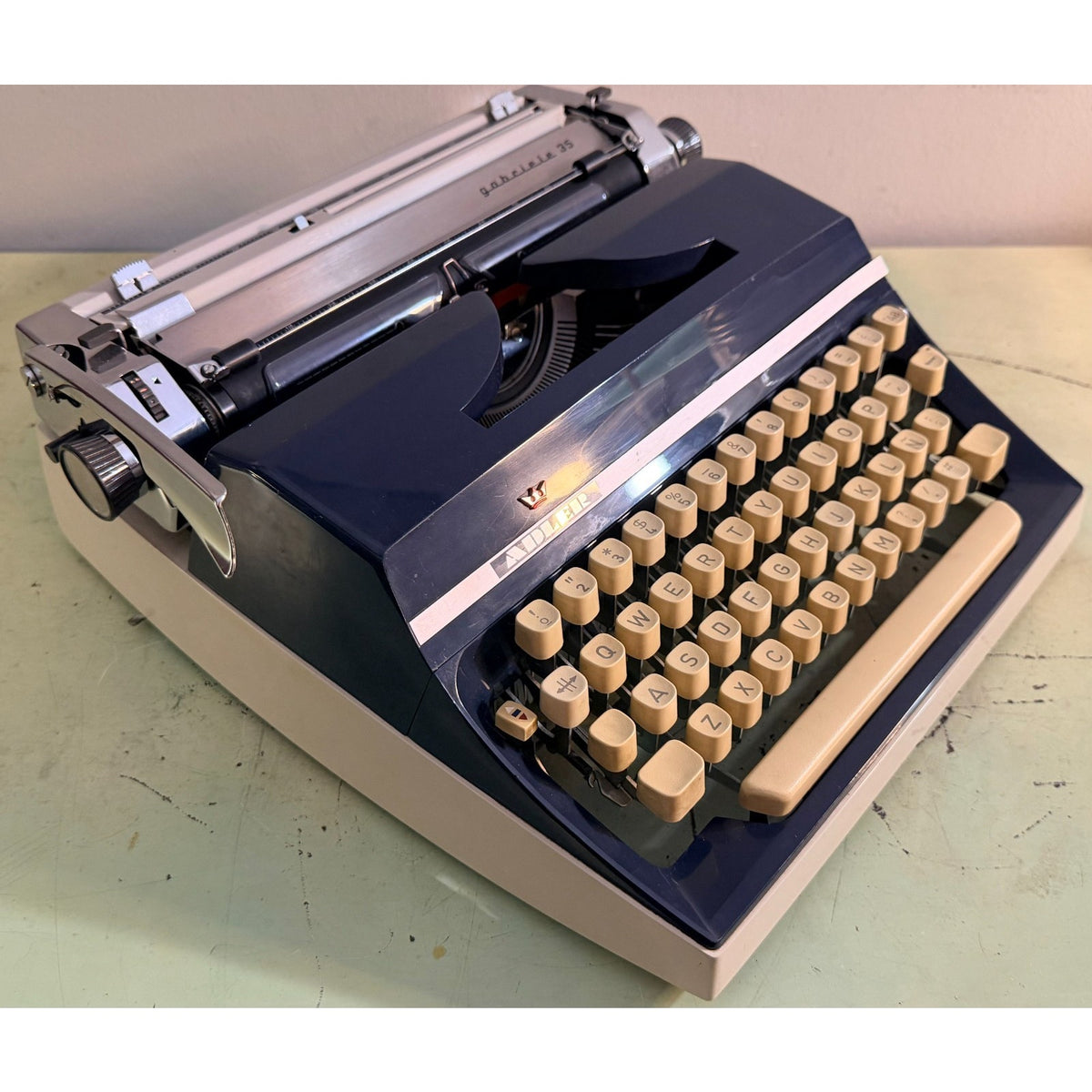 Adler Gabriele 35 Portable Typewriter • Techno / Cubic Typeface • Original Case