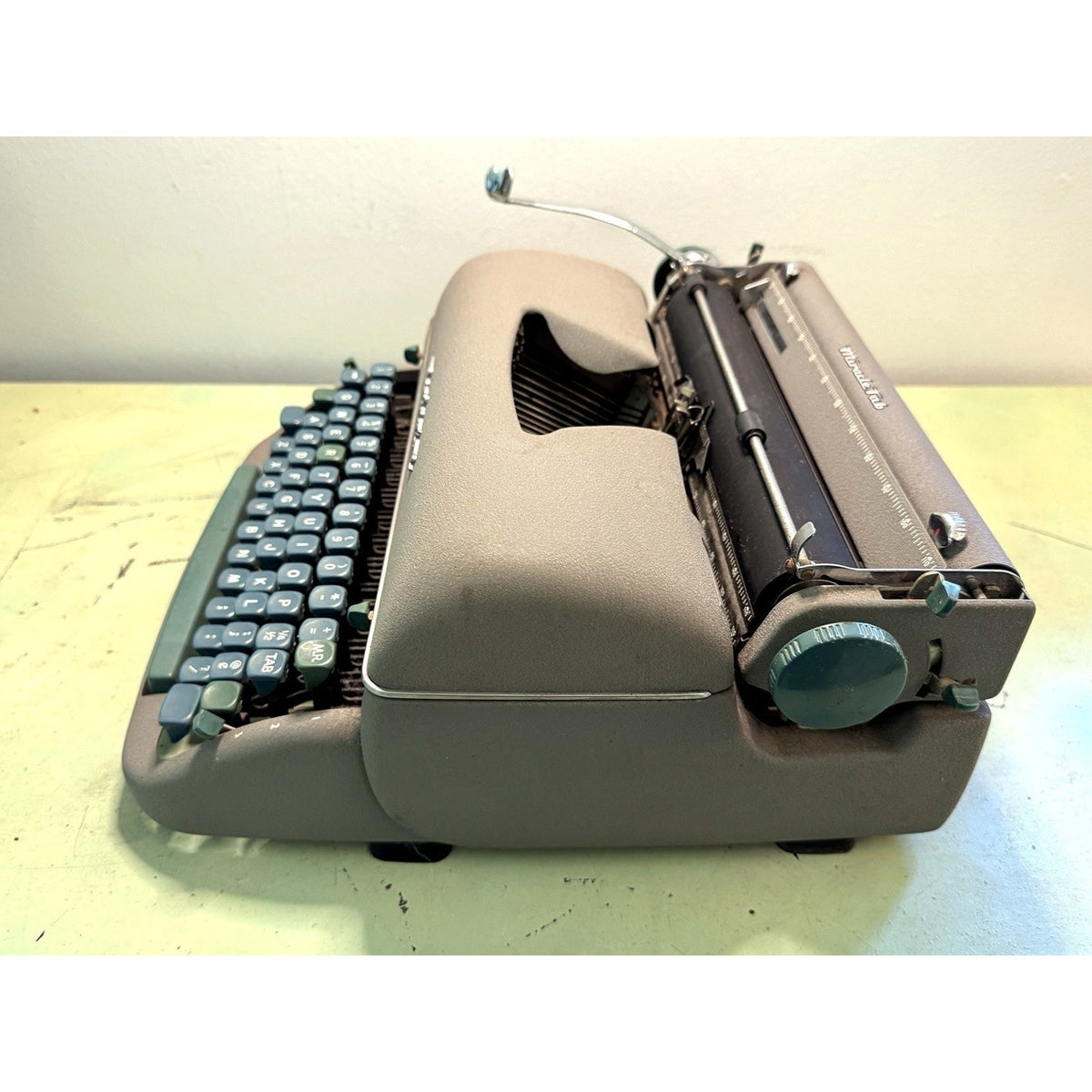 1958 Remington Quiet-Riter Typewriter w/Miracle Tab • Serviced USA-Made Portable