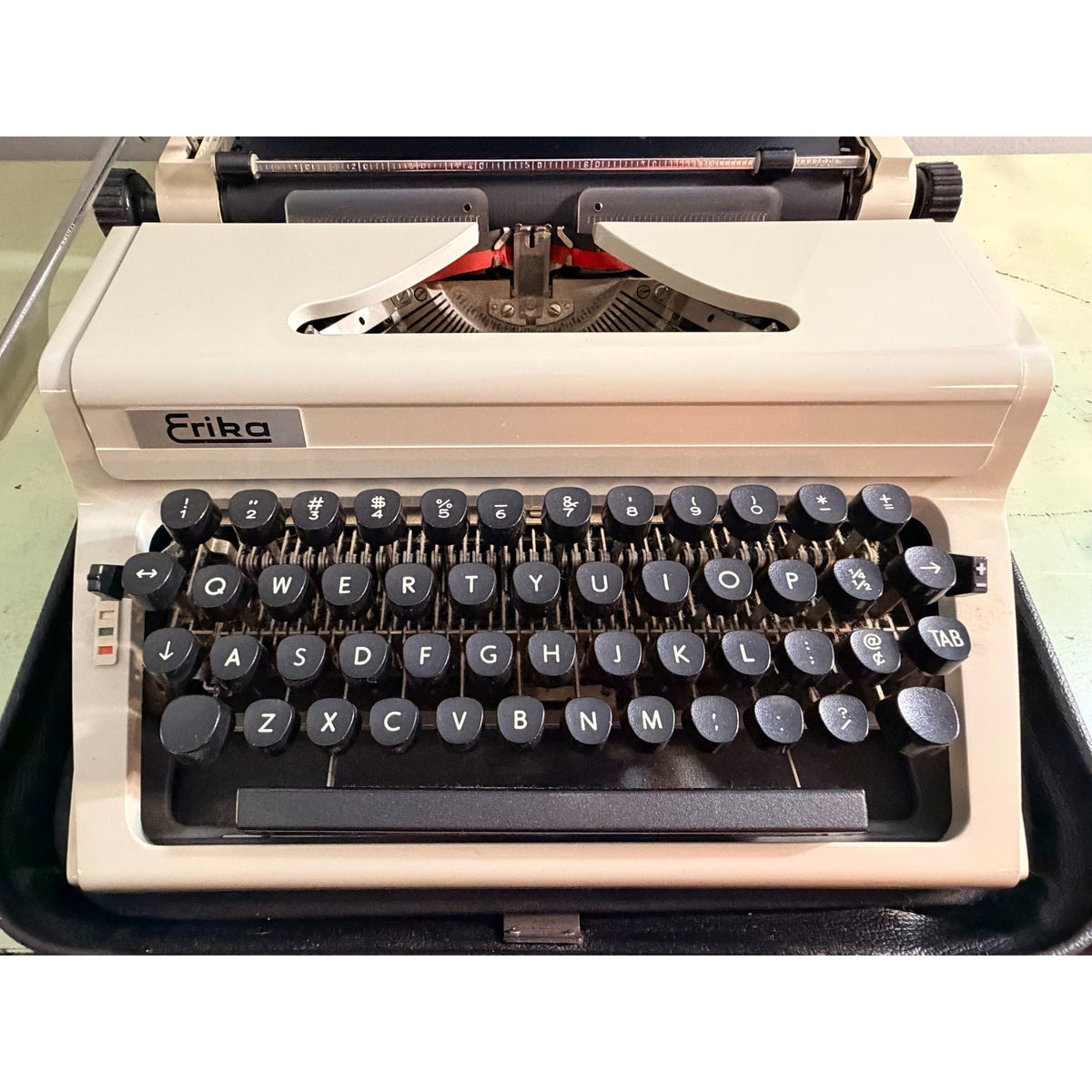 1978 Erika Model 40 Portable Typewriter • QWERTY keyboard • East German w/Case