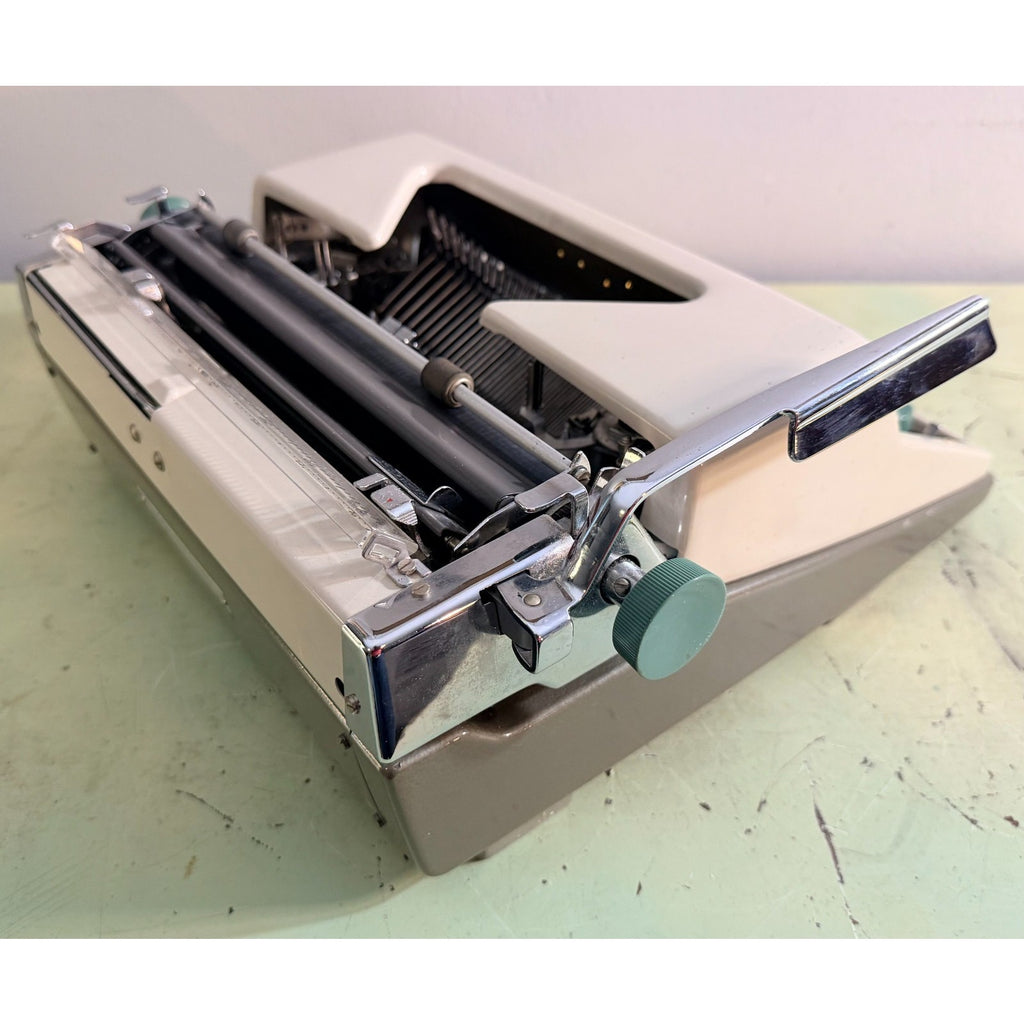 Olympia SM7 De Luxe Typewriter • Cream & Taupe • West Germany w/Case