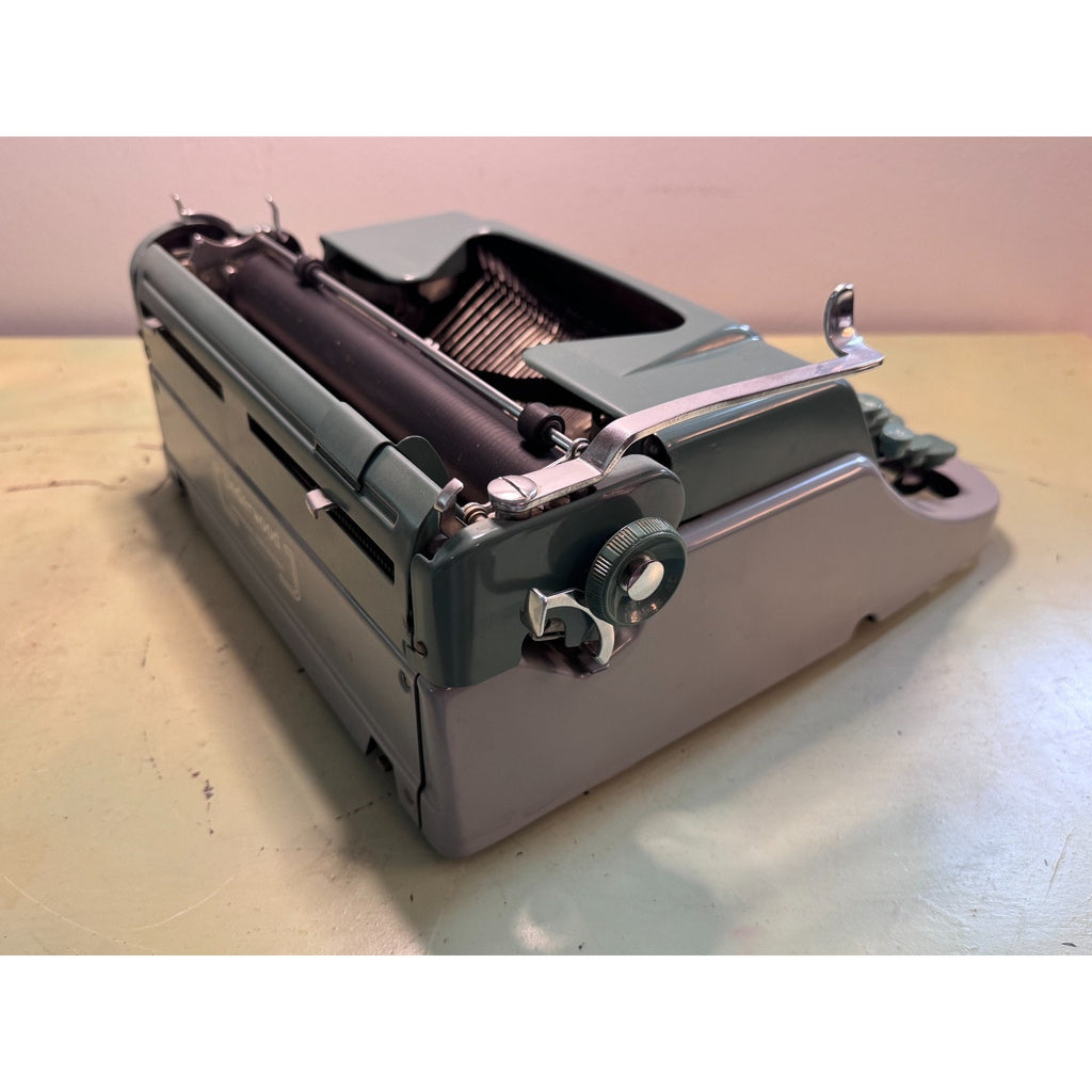 1956 Underwood Universal Quiet Tab Typewriter • Tested, Blue-Green w/ Case