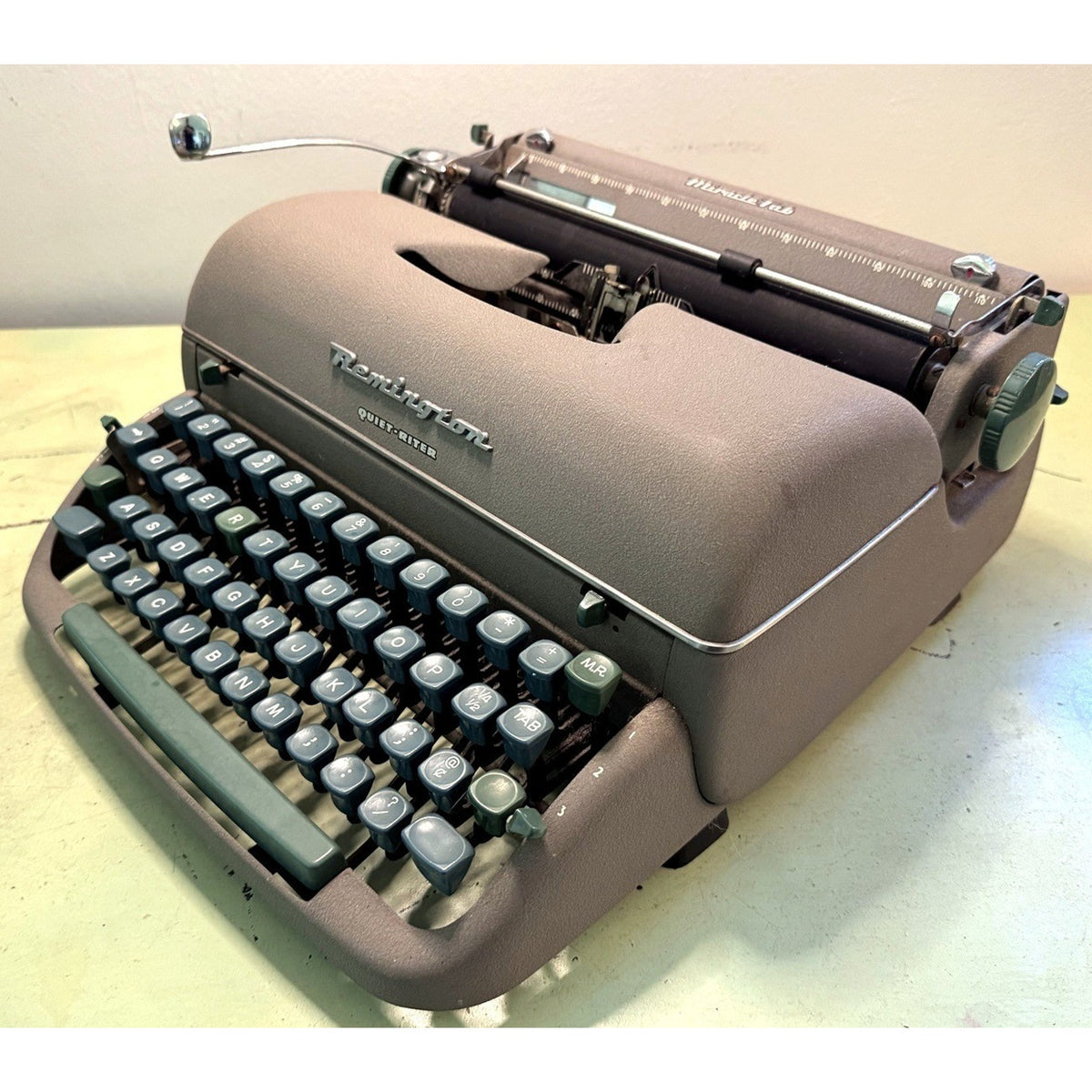 1958 Remington Quiet-Riter Typewriter w/Miracle Tab • Serviced USA-Made Portable