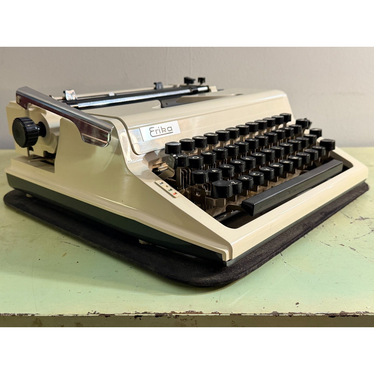 1978 Erika Model 40 Portable Typewriter • QWERTY keyboard • East German w/Case