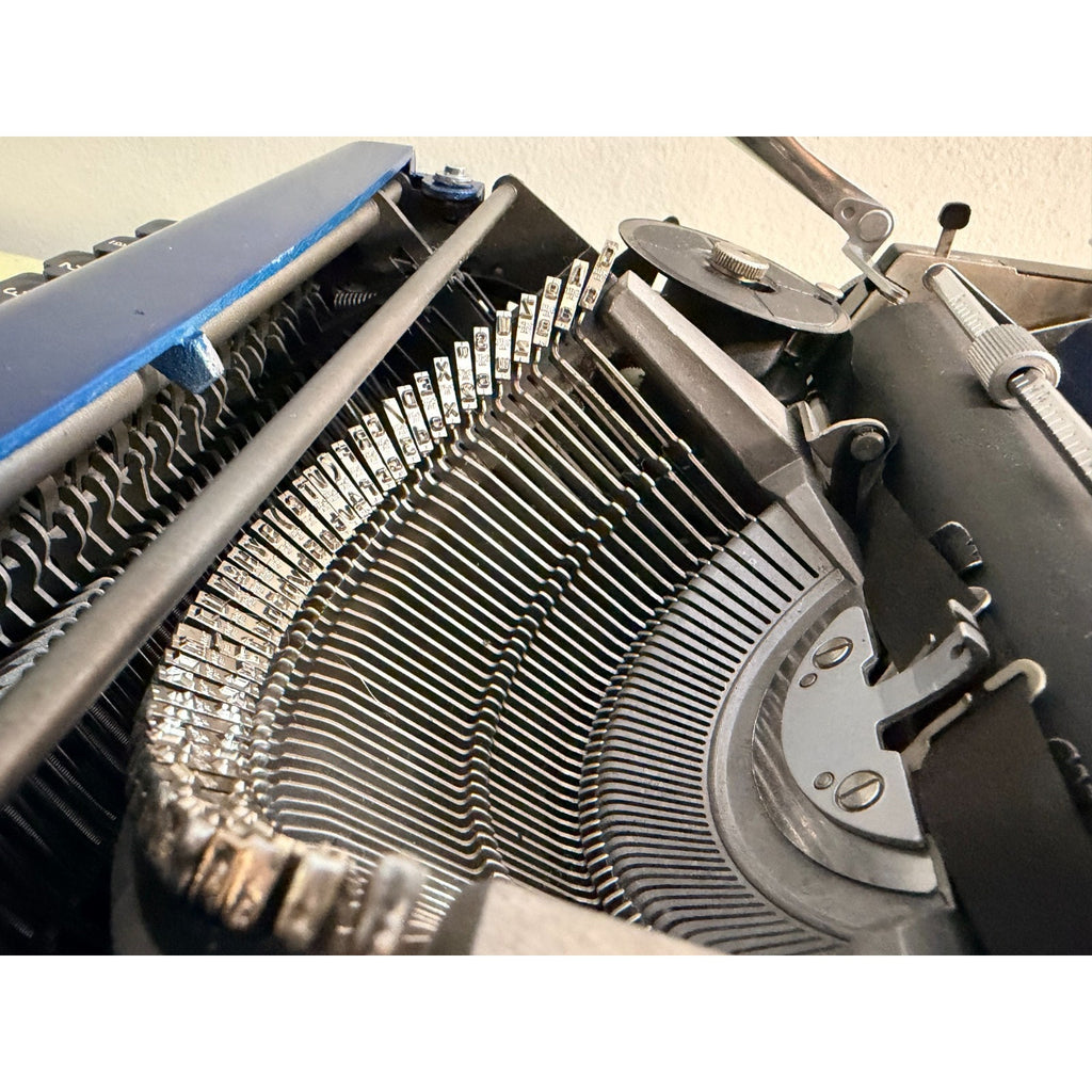 1974 Olivetti Lettera 32 Typewriter • Rare Deep Navy Blue • 085 Cubic Typeface