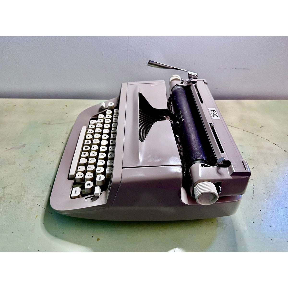 Royal 890 Manual Typewriter • Beige Mid-60s Portable w/Case • Serviced & Tested