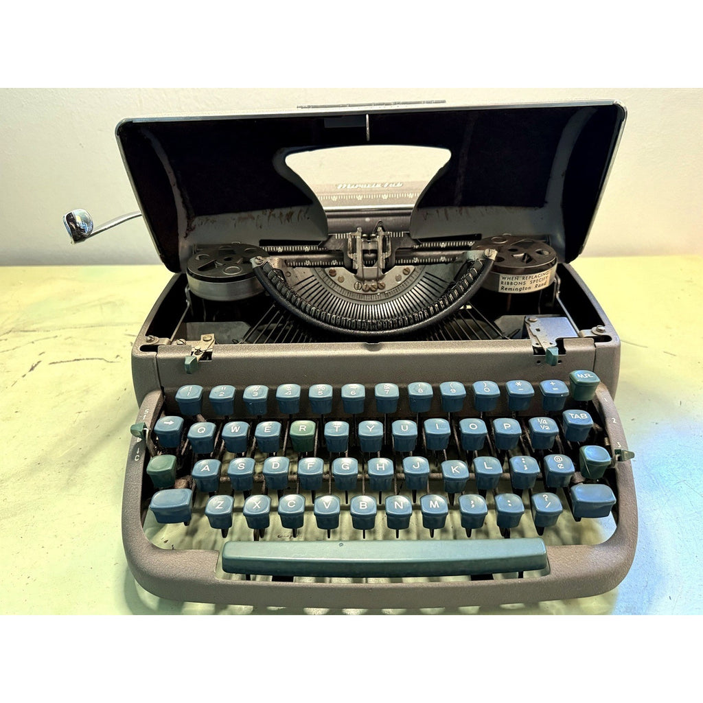 1958 Remington Quiet-Riter Typewriter w/Miracle Tab • Serviced USA-Made Portable