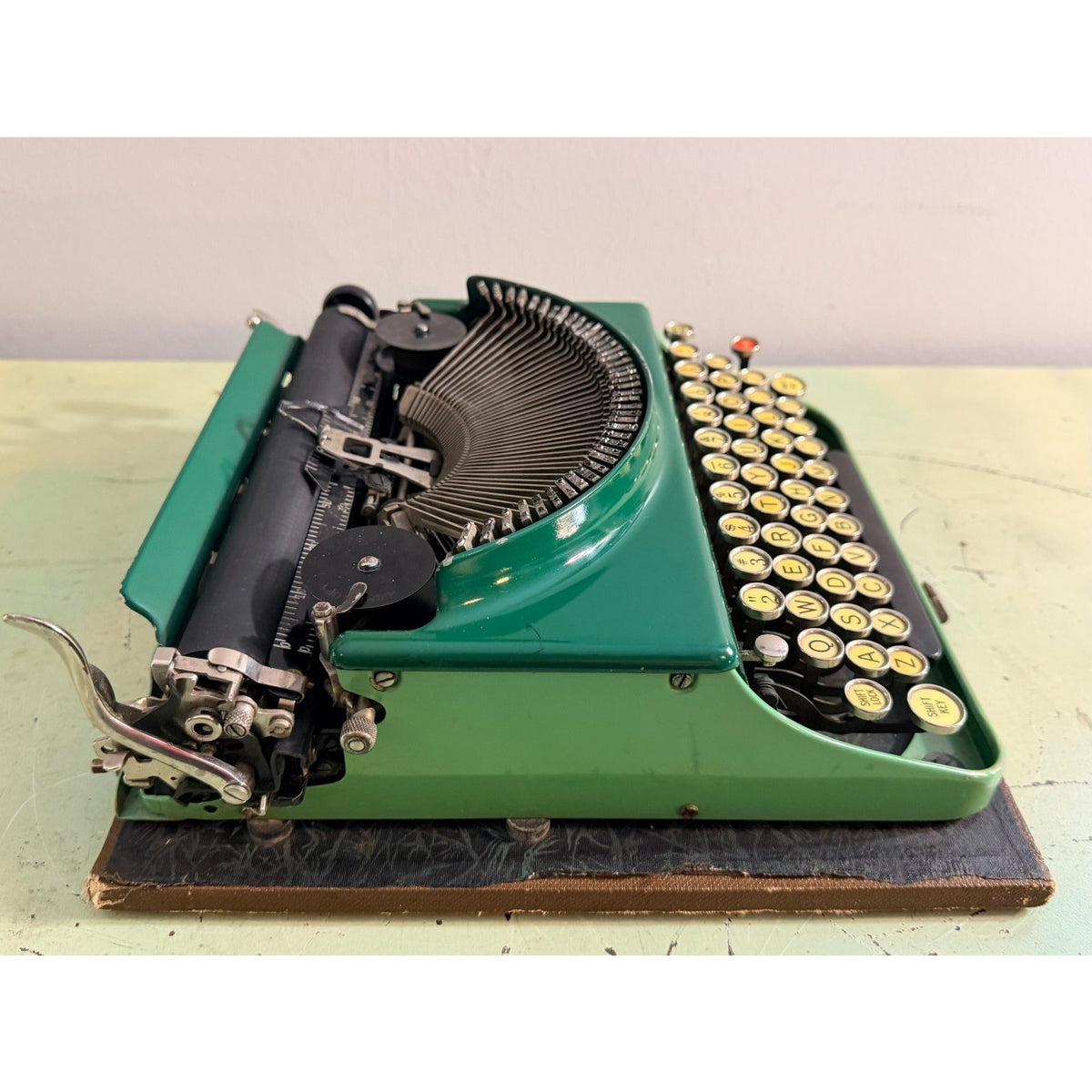 1930 Remington Portable No 3 Typewriter • Two-Tone Green • Working with Case
