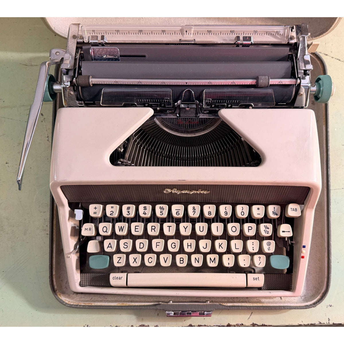 Olympia SM7 De Luxe Typewriter • Cream & Taupe • West Germany w/Case