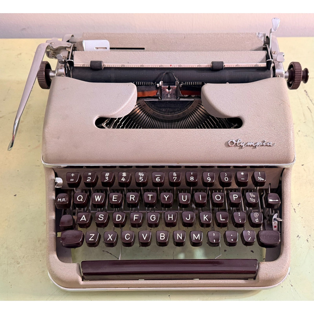 Gray Olympia SM3 Typewriter • Chocolate Keys • w/Cleaning Kit & Case • Tested
