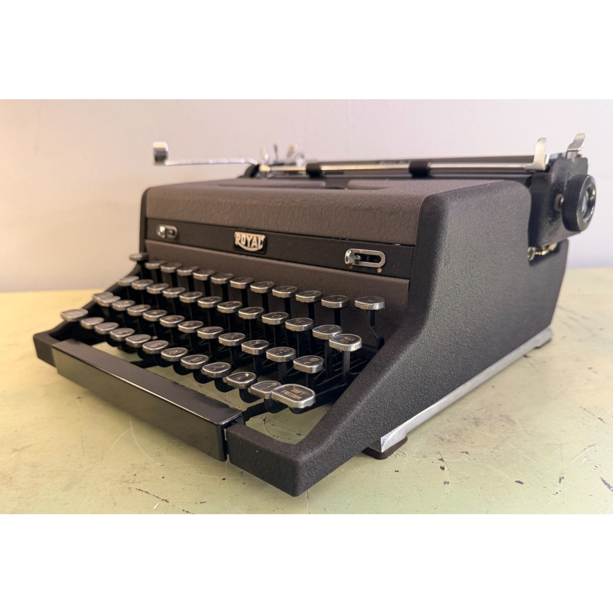 Royal Quiet De Luxe Portable Typewriter in Tuxedo Gray with Original Case