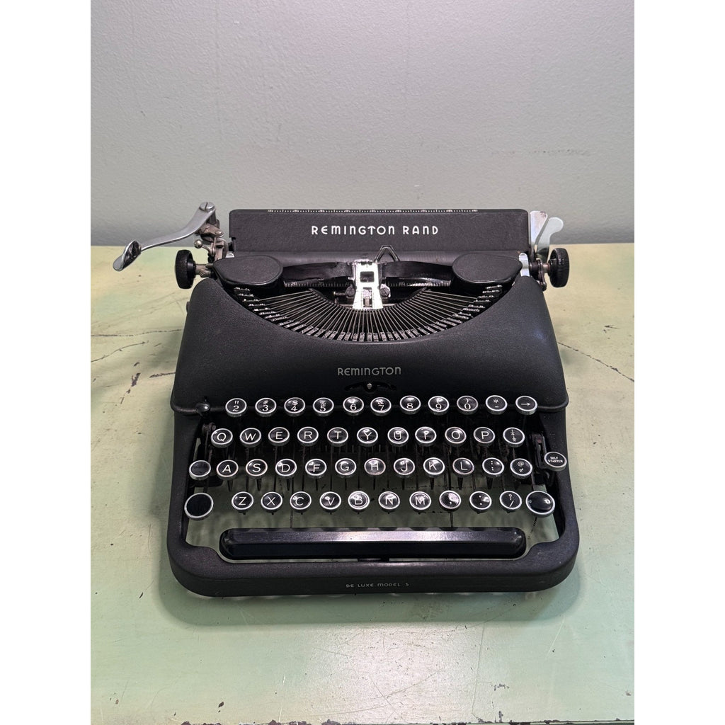 1940s Remington Rand De Luxe Model 5 • Black Portable Typewriter w/Case