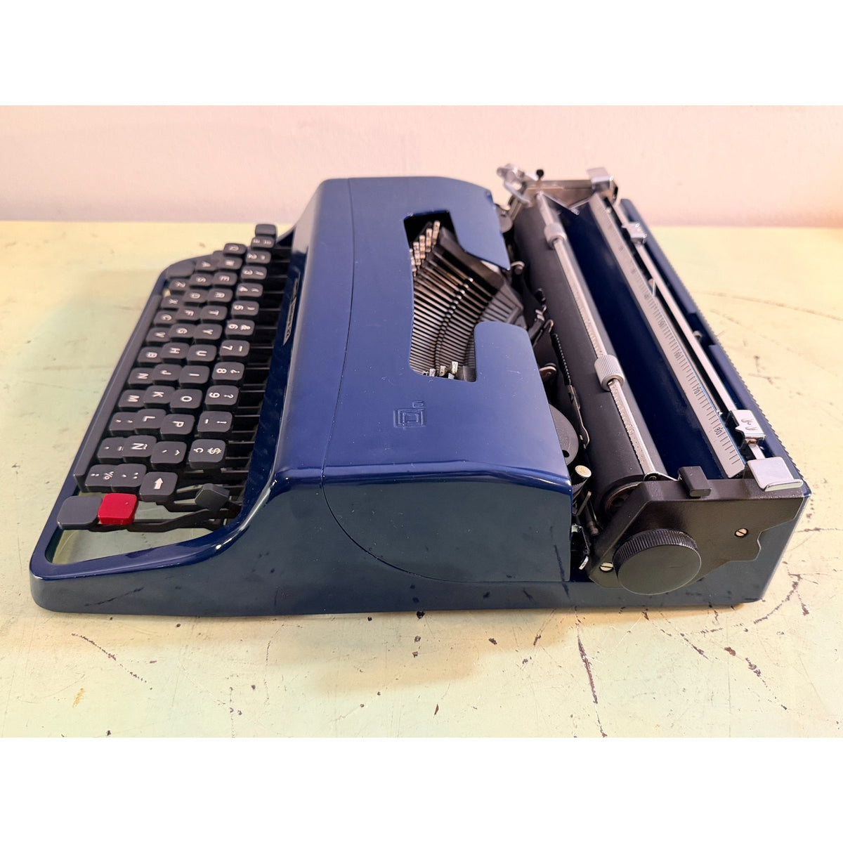 1974 Olivetti Lettera 32 Typewriter • Rare Deep Navy Blue • 085 Cubic Typeface