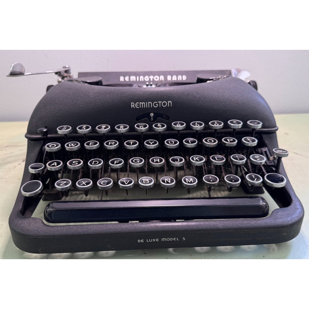 1940s Remington Rand De Luxe Model 5 • Black Portable Typewriter w/Case