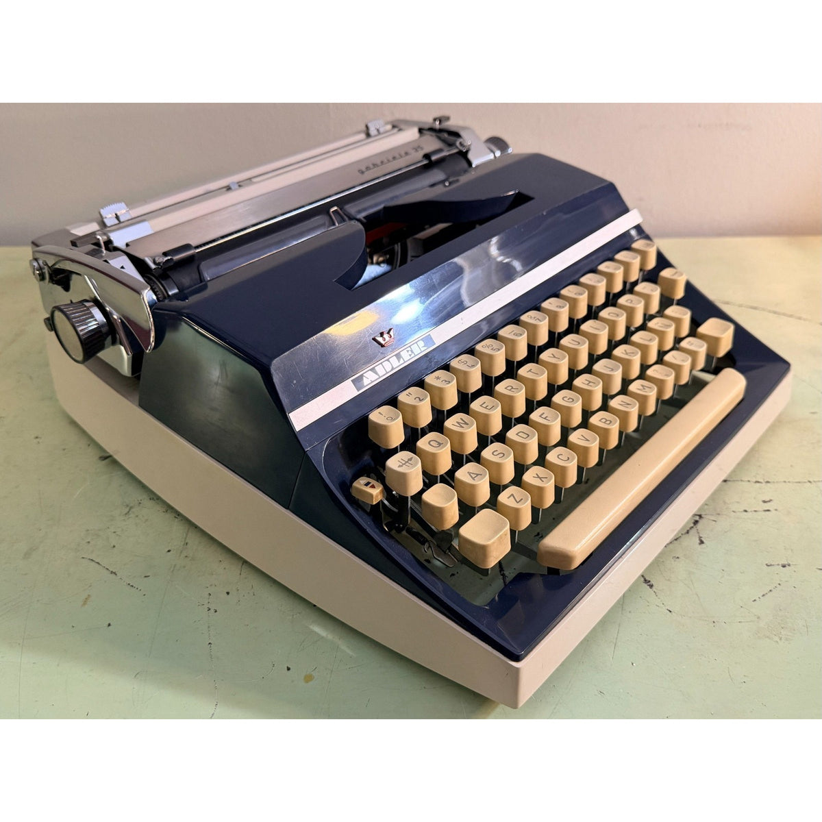 Adler Gabriele 35 Portable Typewriter • Techno / Cubic Typeface • Original Case