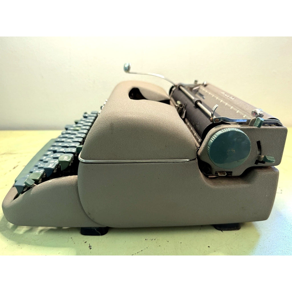 1958 Remington Quiet-Riter Typewriter w/Miracle Tab • Serviced USA-Made Portable
