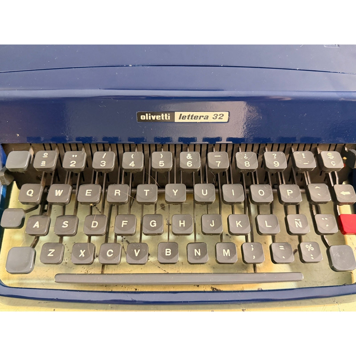 1974 Olivetti Lettera 32 Typewriter • Rare Deep Navy Blue • 085 Cubic Typeface