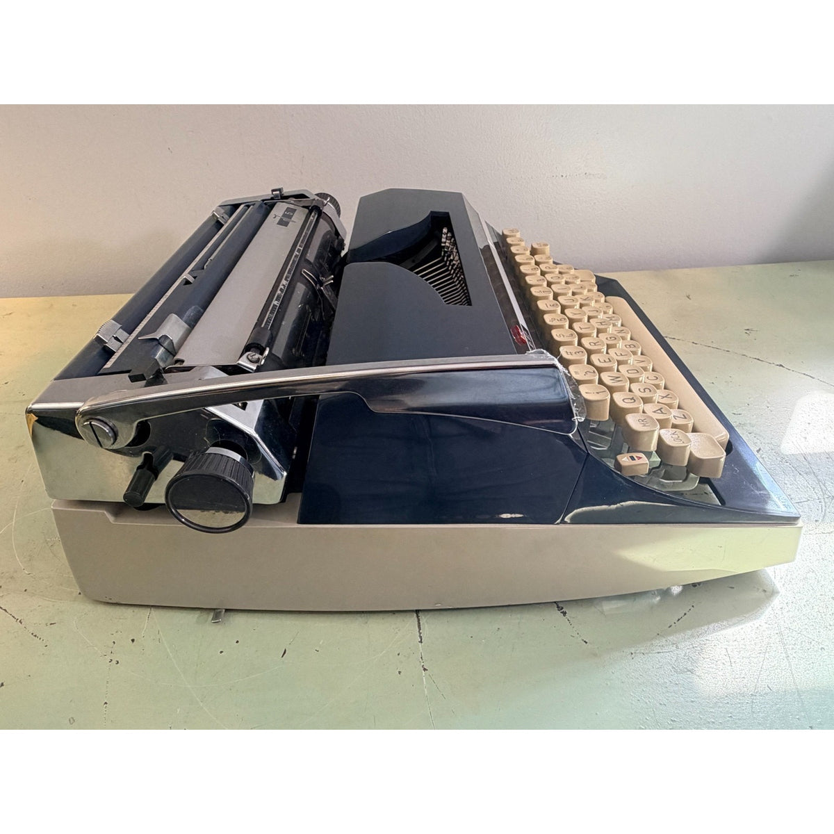 Adler J-5 Typewriter • Rare No 85 Cubic Techno Typeface • West German w/Case