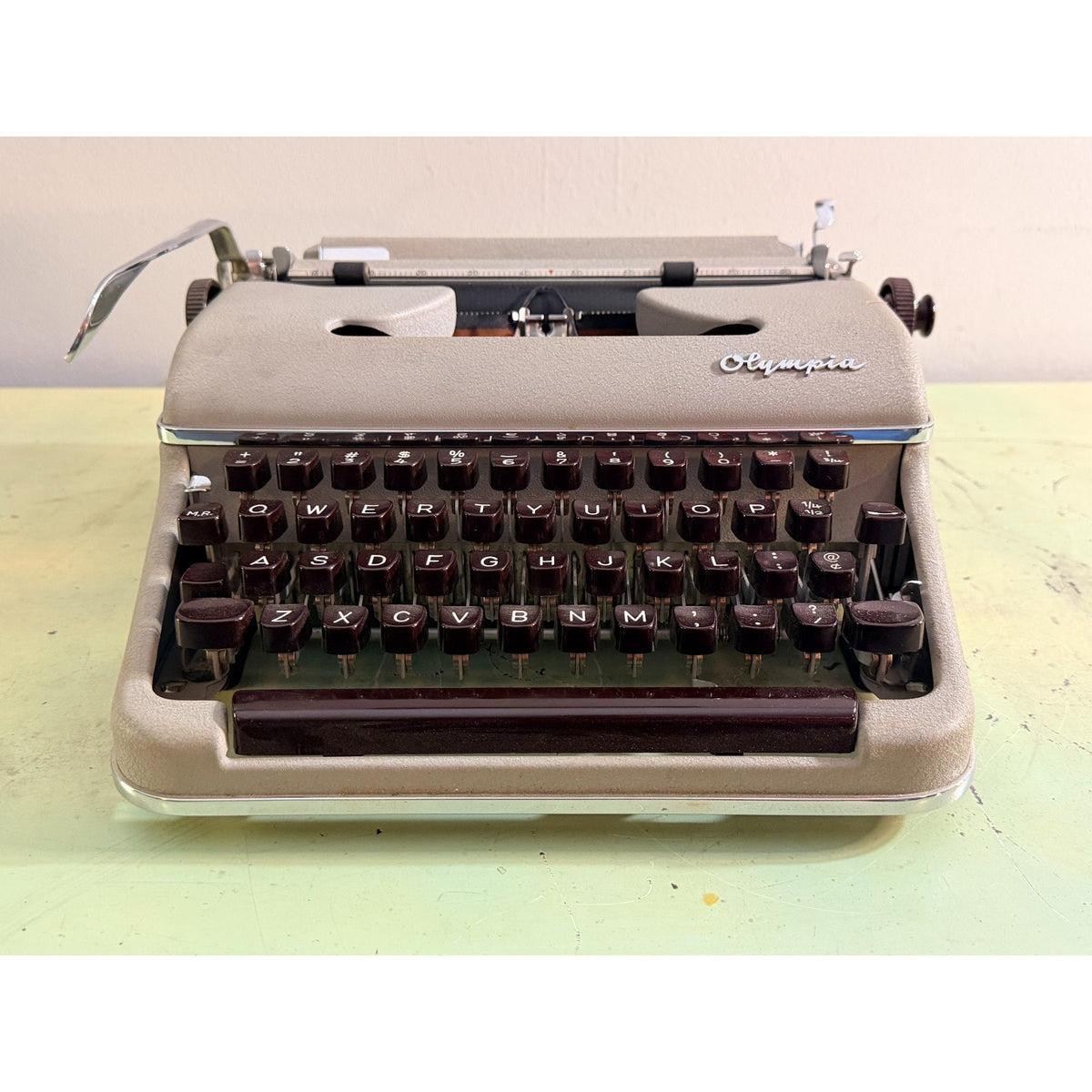 Gray Olympia SM3 Typewriter • Chocolate Keys • w/Cleaning Kit & Case • Tested