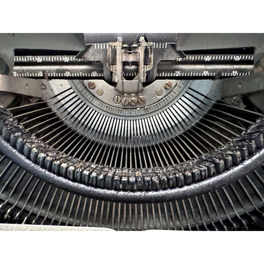 1958 Remington Quiet-Riter Typewriter w/Miracle Tab • Serviced USA-Made Portable