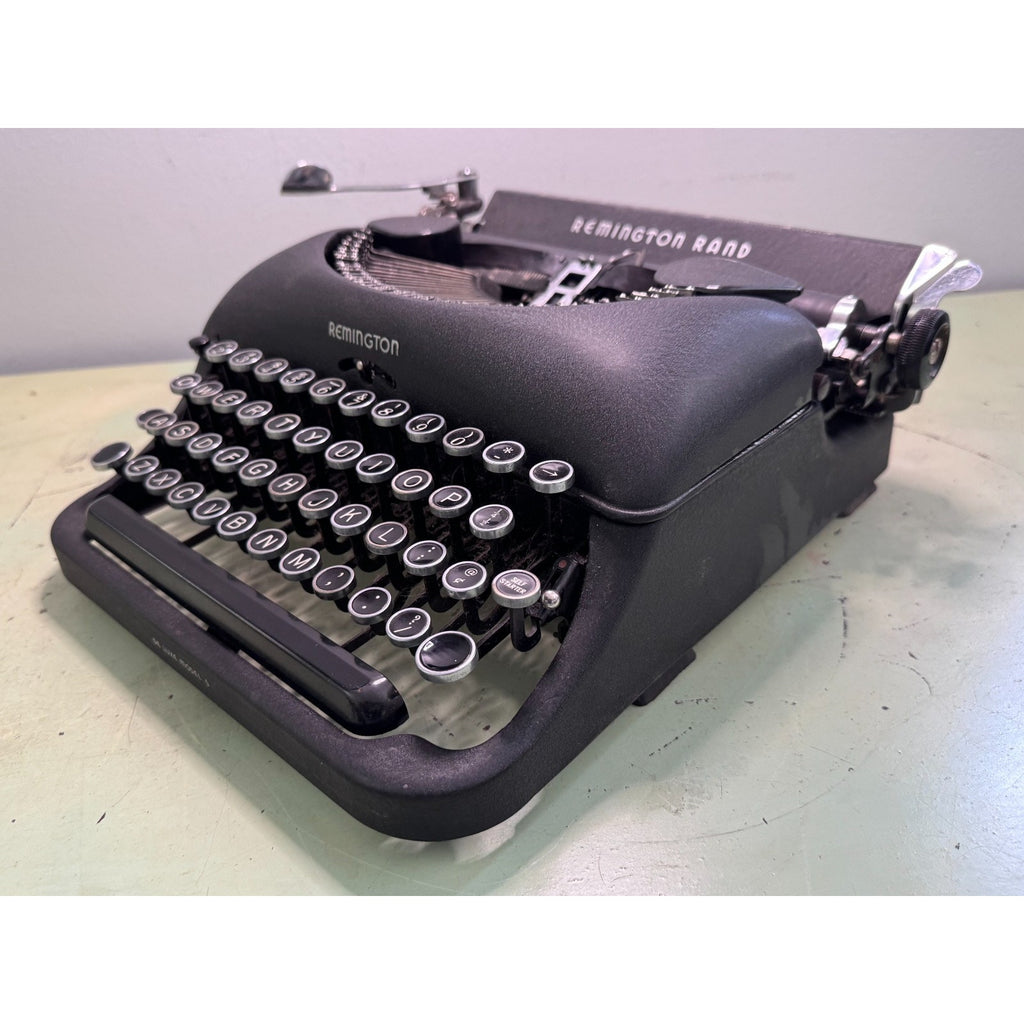 1940s Remington Rand De Luxe Model 5 • Black Portable Typewriter w/Case
