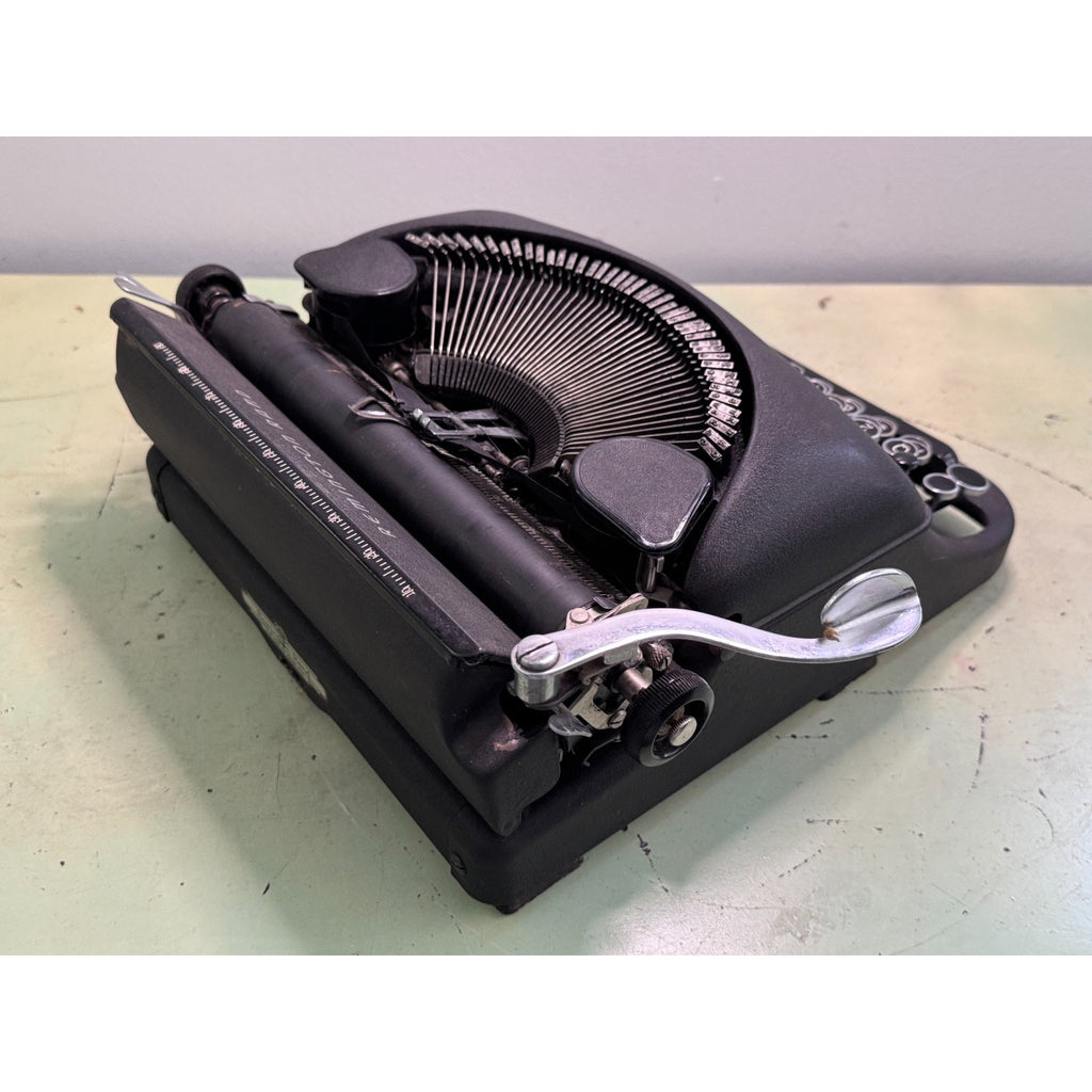 1940s Remington Rand De Luxe Model 5 • Black Portable Typewriter w/Case
