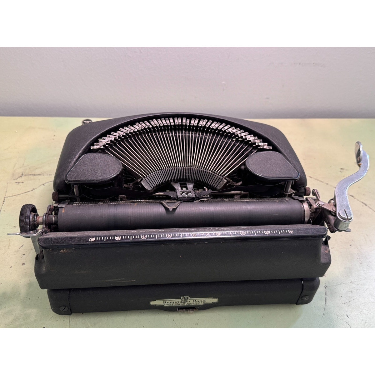 1940s Remington Rand De Luxe Model 5 • Black Portable Typewriter w/Case