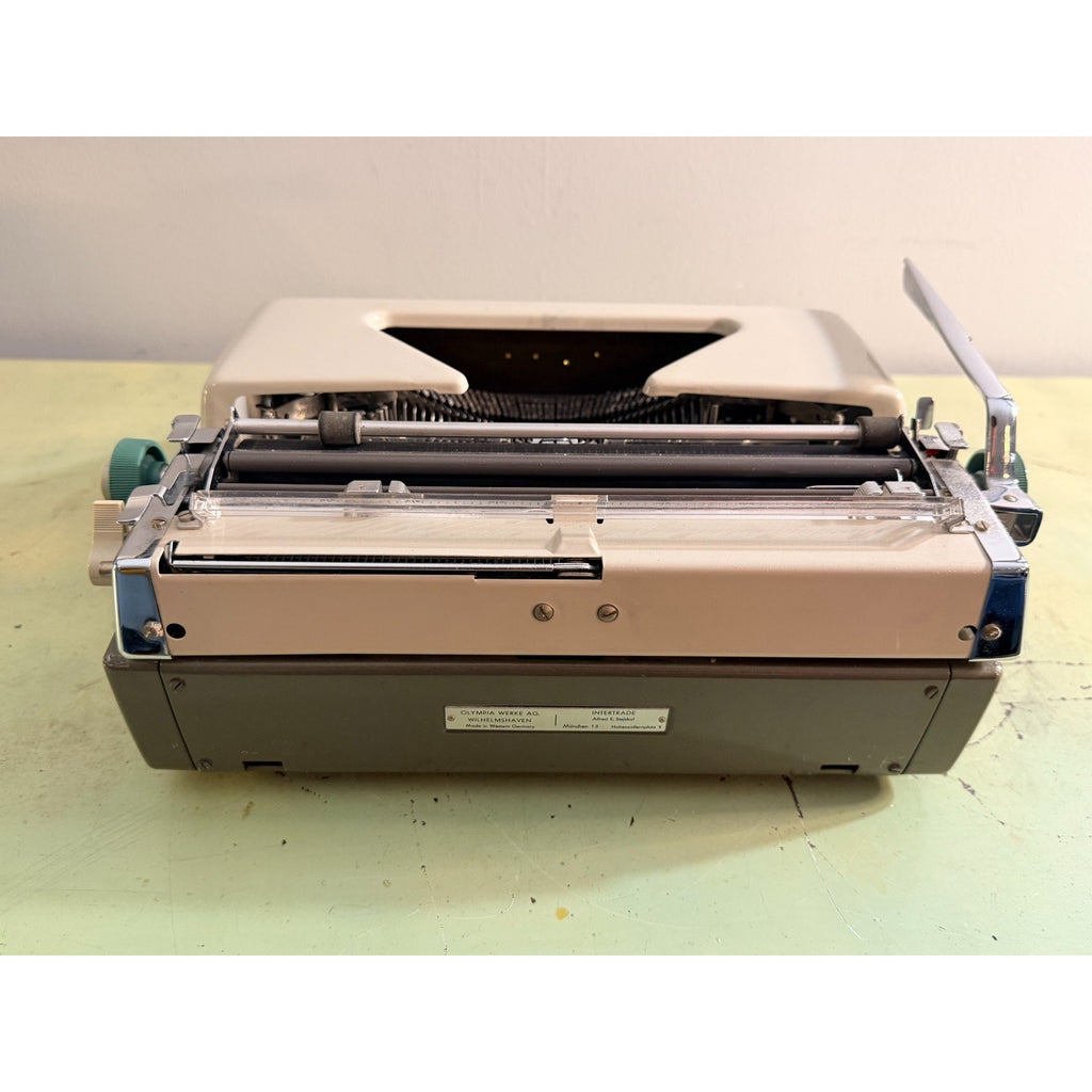 Olympia SM7 De Luxe Typewriter • Cream & Taupe • West Germany w/Case