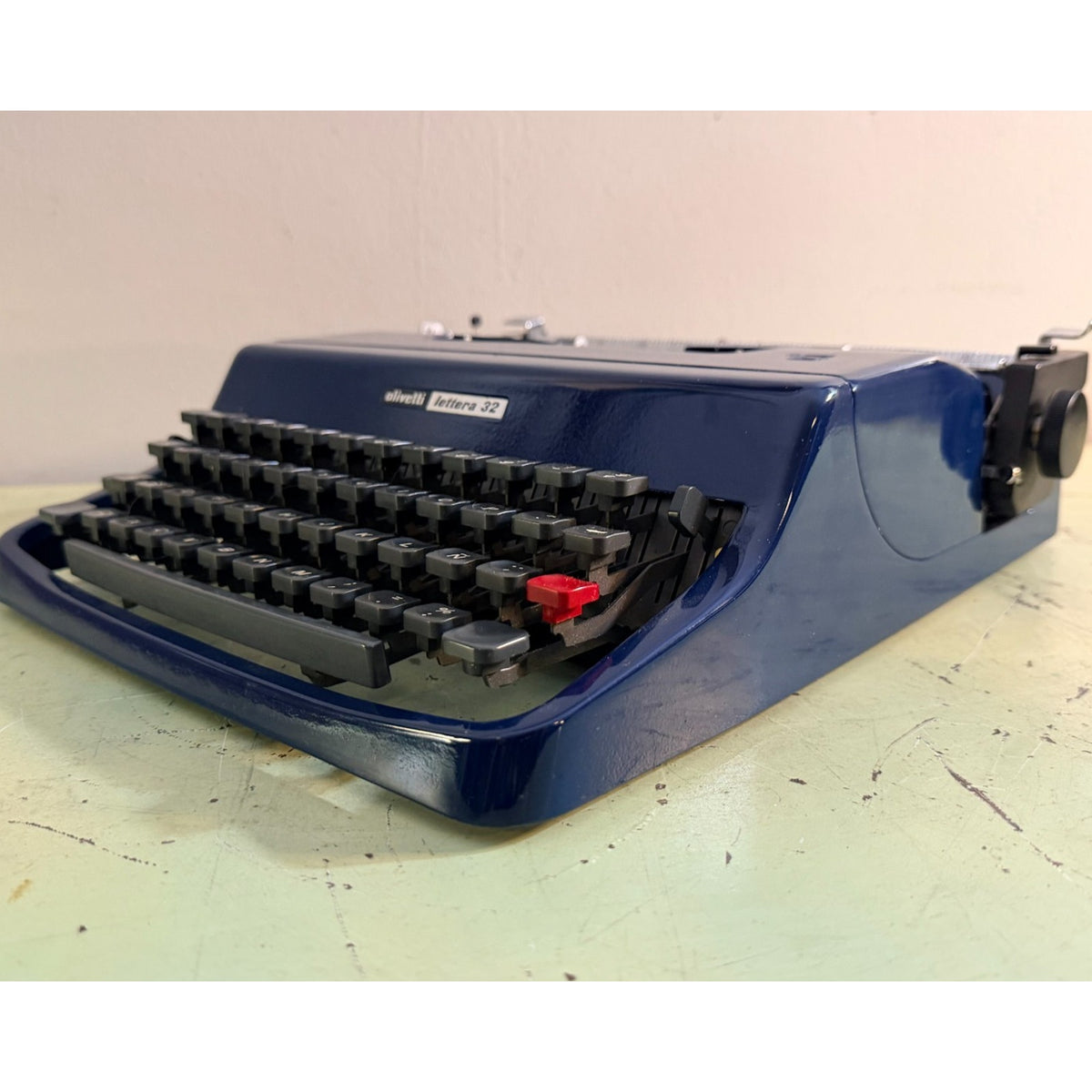 1974 Olivetti Lettera 32 Typewriter • Rare Deep Navy Blue • 085 Cubic Typeface