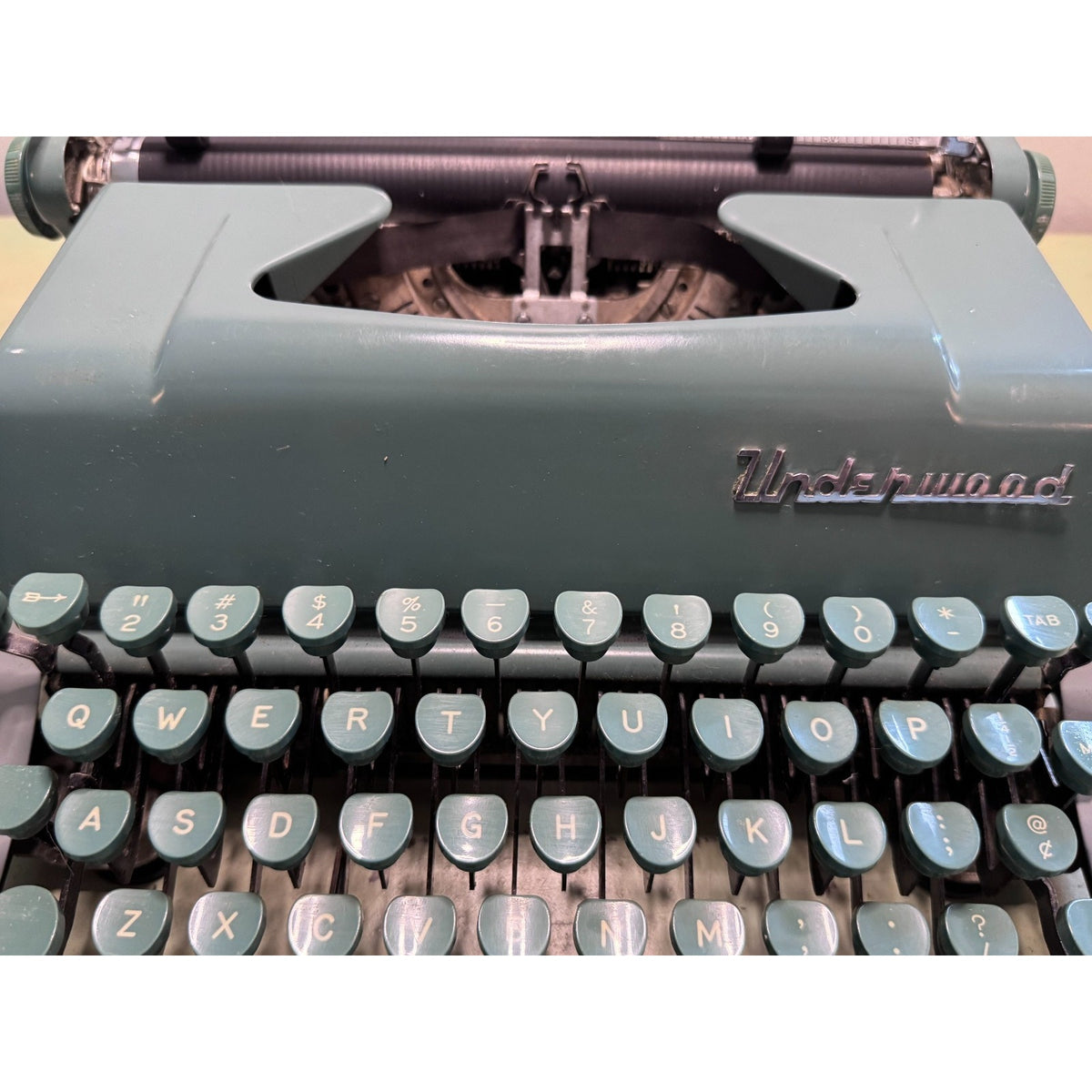 1956 Underwood Universal Quiet Tab Typewriter • Tested, Blue-Green w/ Case