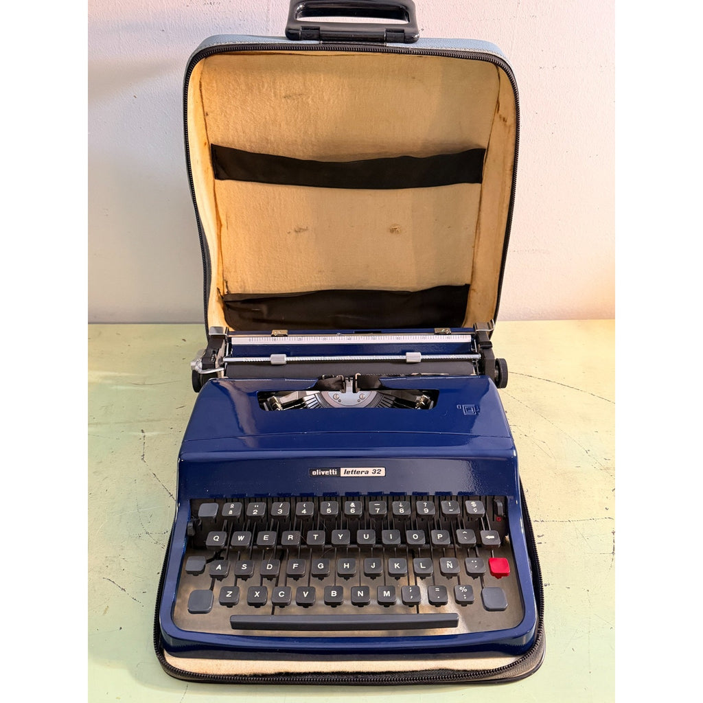 1974 Olivetti Lettera 32 Typewriter • Rare Deep Navy Blue • 085 Cubic Typeface