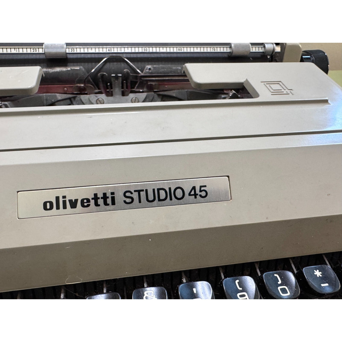 Tan Olivetti Studio 45 Typewriter • Barcelona, Spain • Tested, w/Case & Papers
